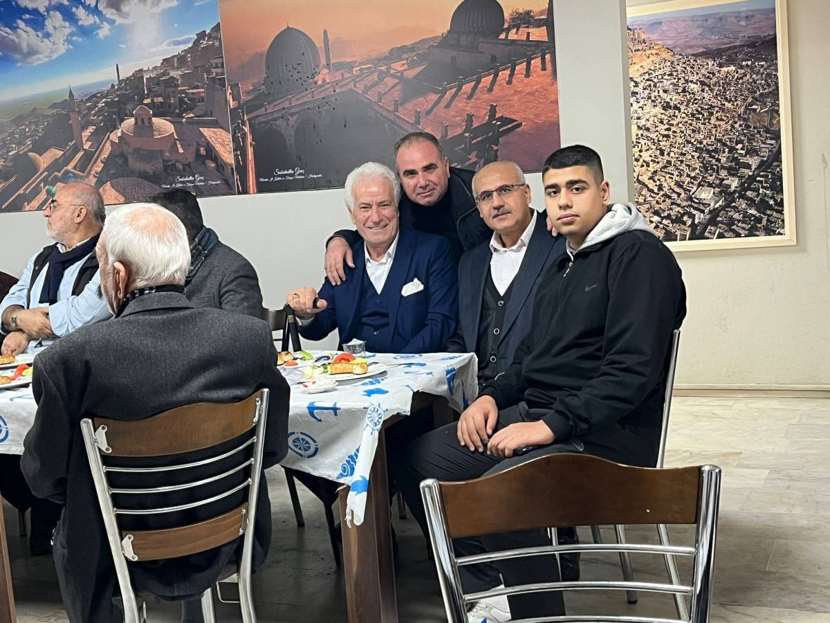 İzmir Mardinliler Federasyonu İstişare Heyeti Kahvaltılı Toplantıda Bir Araya geldi