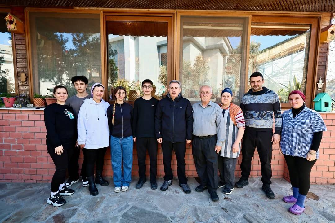 İzmir Valisi Elban’dan Kozbeyli Mahallesi’ne Ziyaret