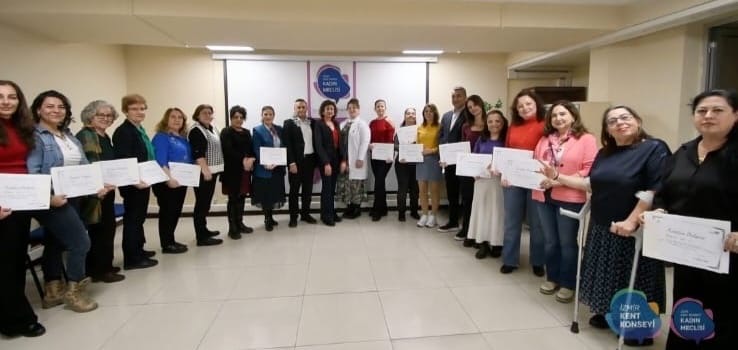 İzmir Kent Konseyi Kadın Meclisi’nden Bir İlk; Türk İşaret Dili Eğitimi İlk Mezunlarını Verdi