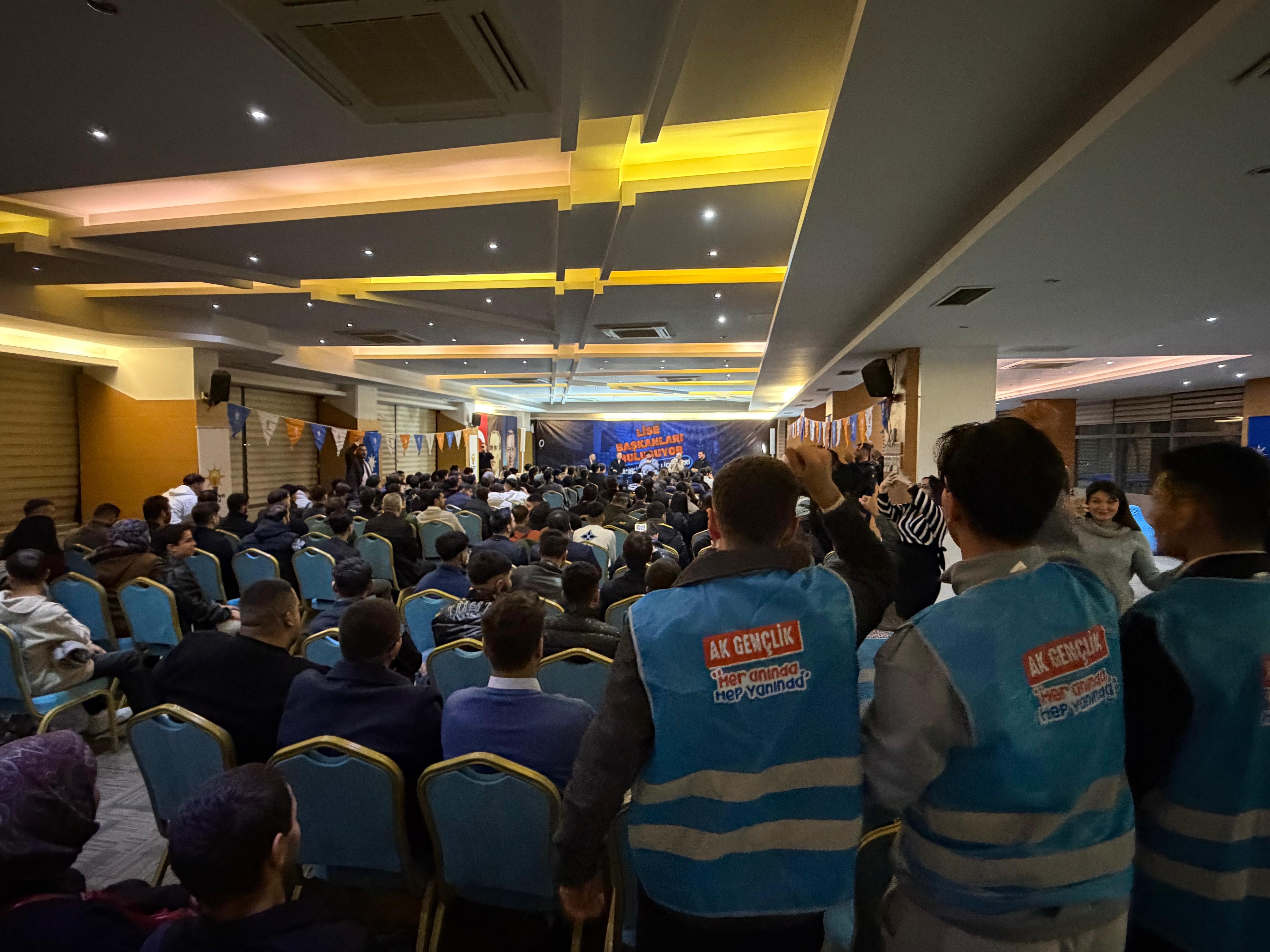 AK GENÇLİK İZMİR'DEN GELECEĞE GÜÇLÜ MESAJ