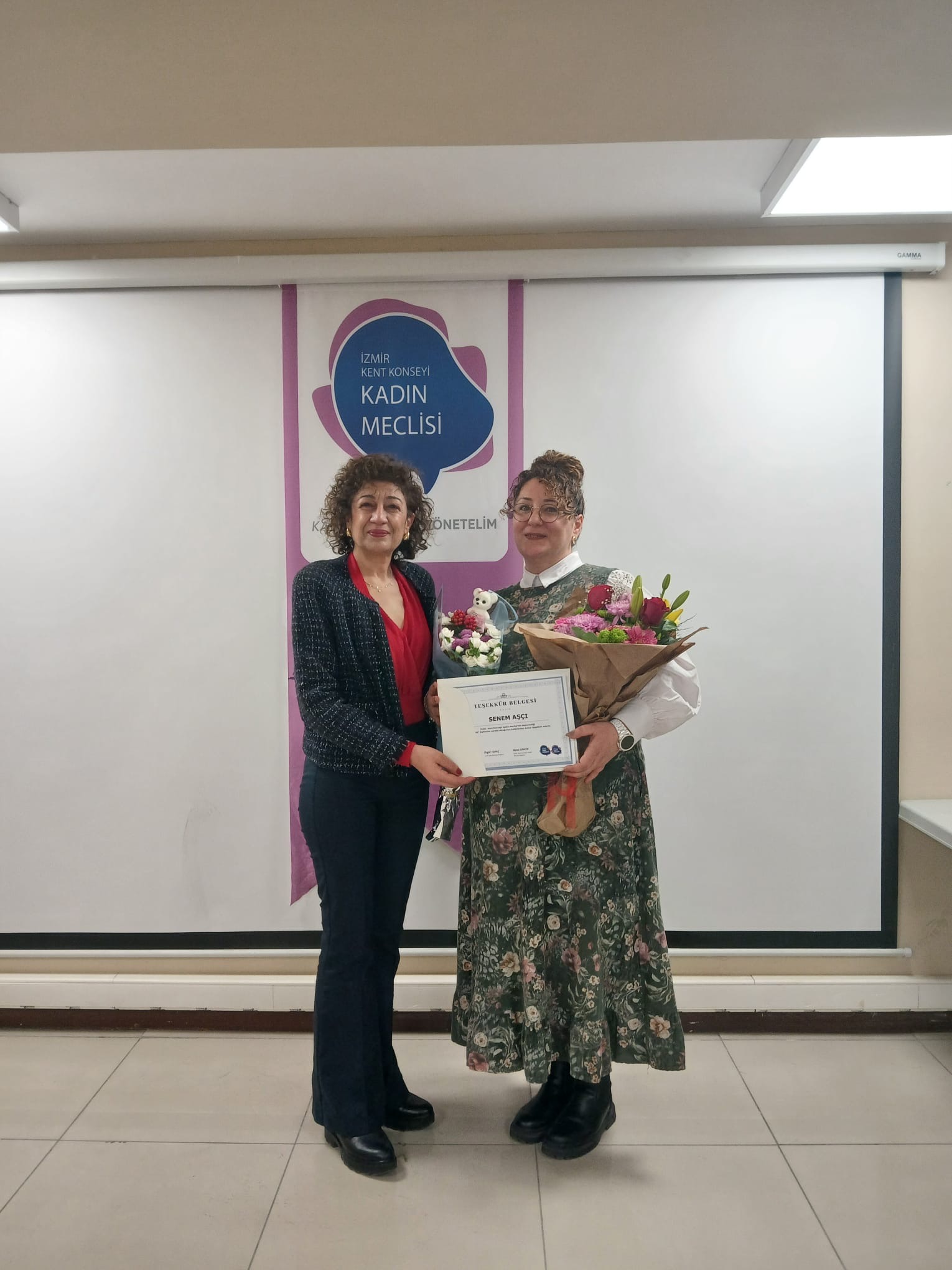 İzmir Kent Konseyi Kadın Meclisi’nden Bir İlk; Türk İşaret Dili Eğitimi İlk Mezunlarını Verdi