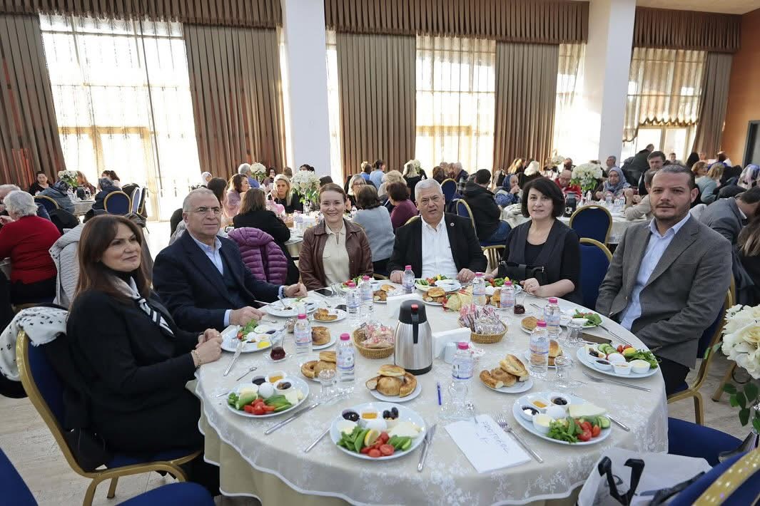 Başkan Mutlu, Gültepe Makedonya Göçmenleri Derneği’nin 20. Yıl Kahvaltısına Katıldı
