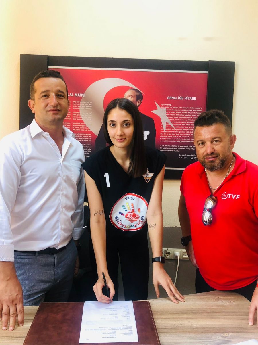 Özay Spor Bayan Voleybol Takımı'nda İmzalar Atılıyor!