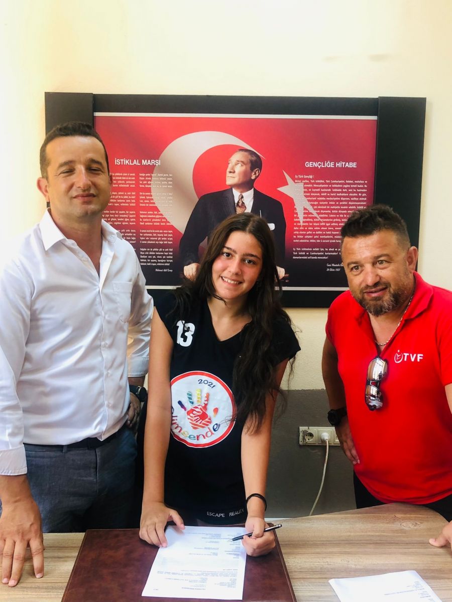 Özay Spor Bayan Voleybol Takımı'nda İmzalar Atılıyor!